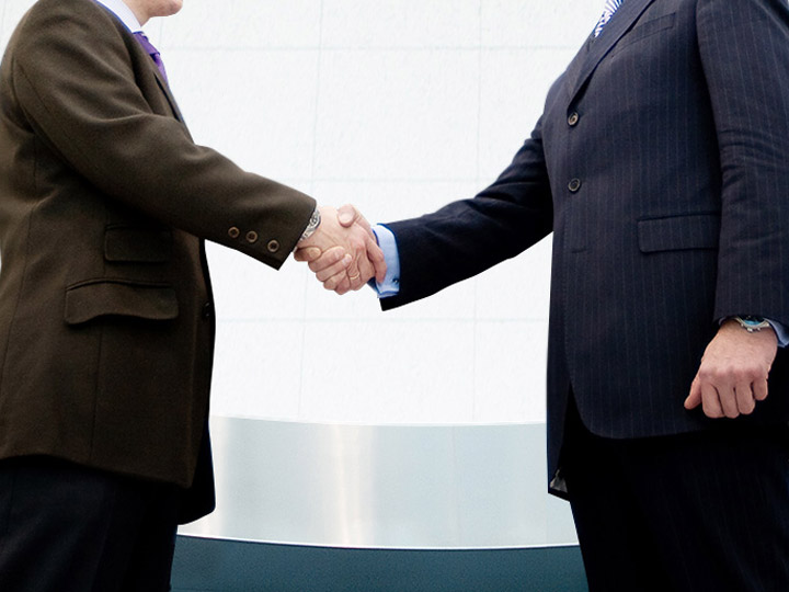 Kia Motors philosophy image shaking hands